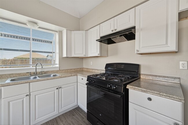 Building Photo - 22718 Pebworth Pl