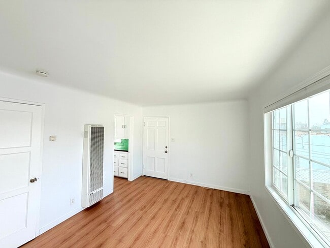 Building Photo - 230-232 Rennie Avenue