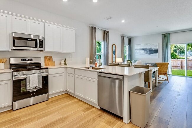 Building Photo - 567 Holly Lks Dr