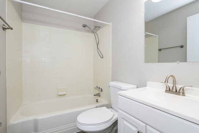 Building Photo - Beautiful Ranch Style Home