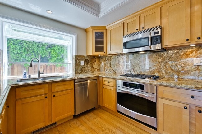 Building Photo - Elegant home with top Fremont Schools