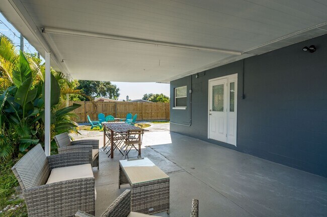 Building Photo - Fully Furnished 3BR/2BA St. Pete Home – Modern Updates & Prime Location