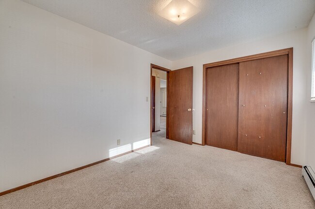 Building Photo - Dotsero1605 (BR-LN)