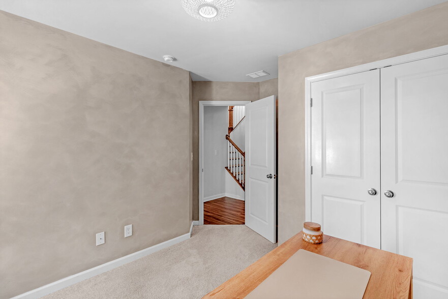 Building Photo - 2211 Statesville Ave