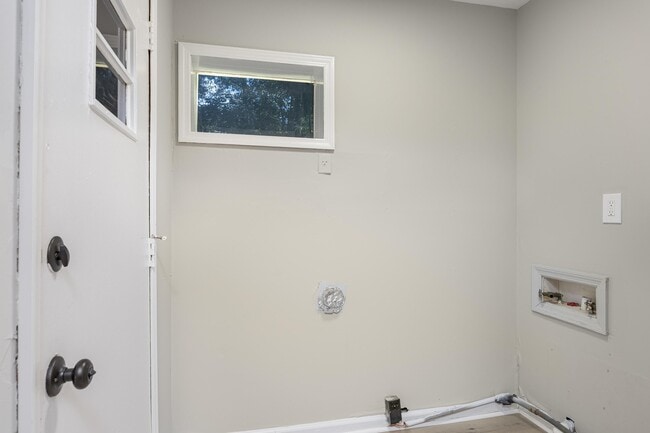 Building Photo - 7742 Holiday Hills Cir