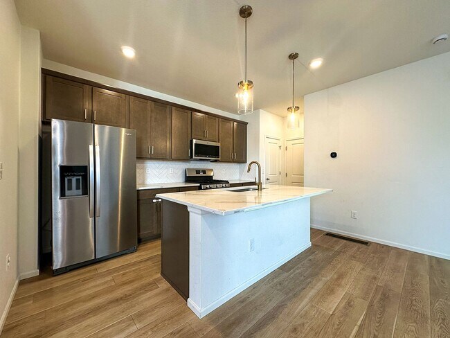 Building Photo - Painted Prairie 3bd 2.5ba paired house by DIA!