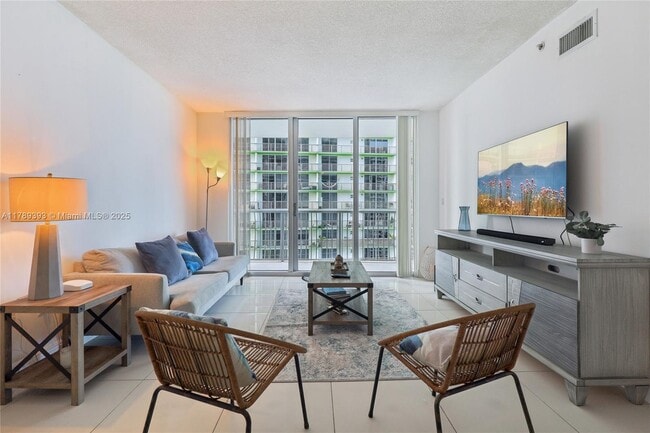 Building Photo - 1750 N Bayshore Dr