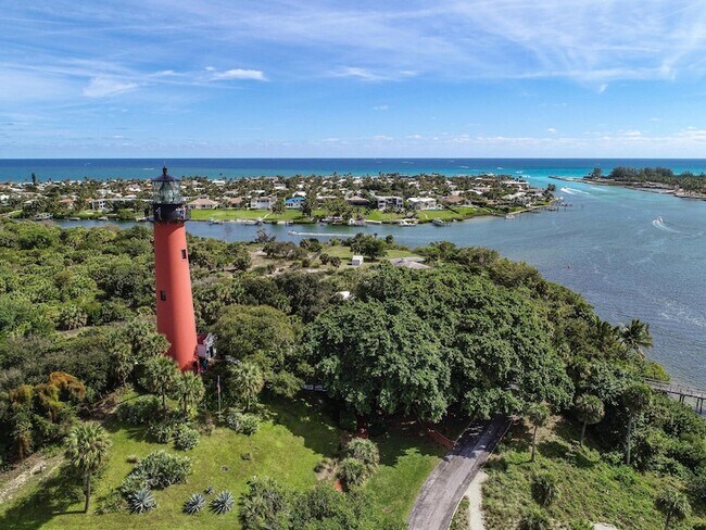 Building Photo - 275 Palm Ave