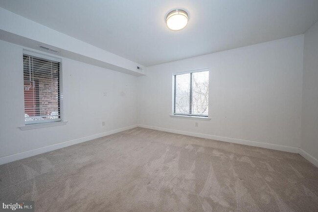 Building Photo - 504 Mountainview Dr