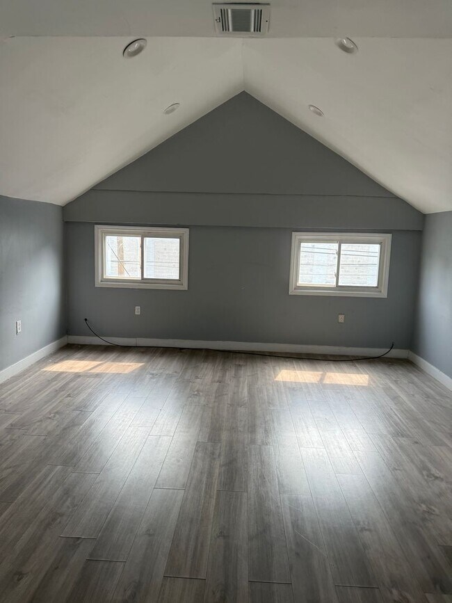 Building Photo - 171-173  Dundaff Street