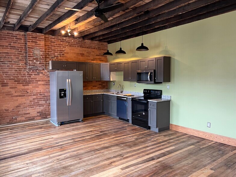 Building Photo - 1609 Winchester Ave