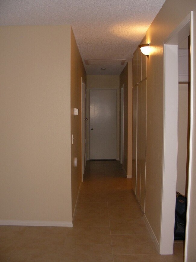 Building Photo - Remodeled Single Story House, Available 8/15/26