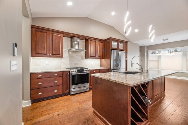 Building Photo - 1352 Creeks Edge Dr