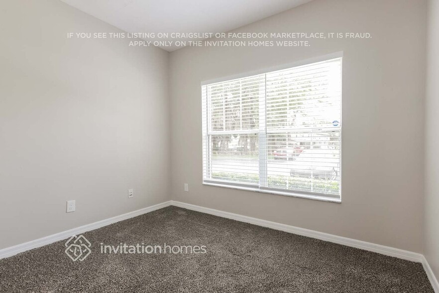 Building Photo - 15792 Fishhawk Falls Dr