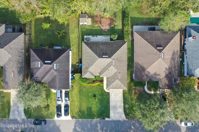 Building Photo - 657 MacKenzie Cir