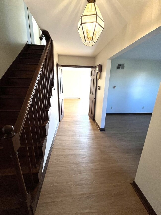 Building Photo - 8298 Scenic Dr