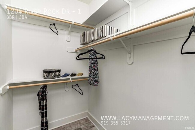 Building Photo - 1204 River Rock Dr