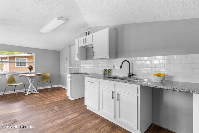 Building Photo - 2770 College St