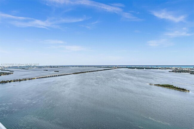 Building Photo - 700 NE 24th St