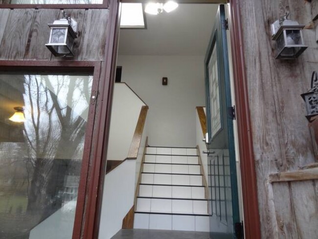 Front Entry - 946 14th Ave SW