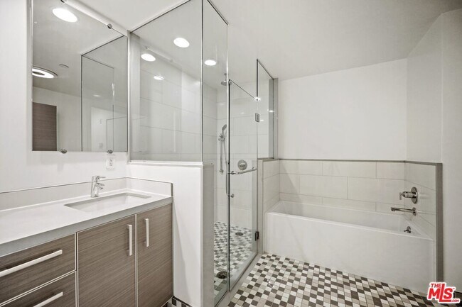 Building Photo - 11818 Dorothy St