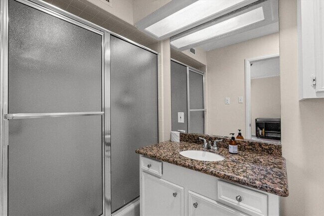 Building Photo - 4948 Post Oak Timber Dr