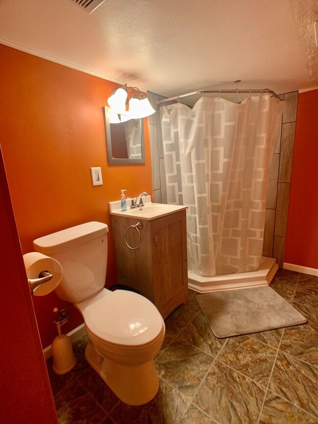 Building Photo - FURNISHED RENTAL: 9th Street Stay near Lam...