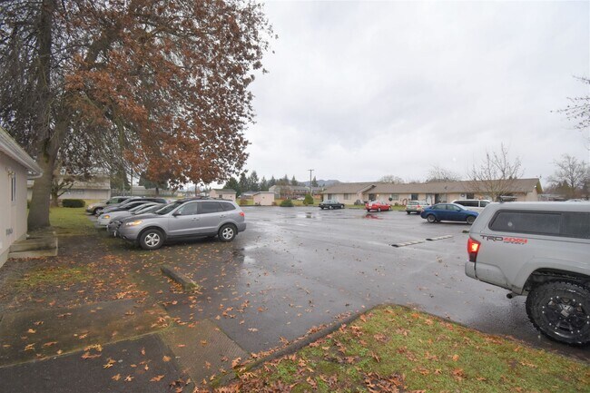 Building Photo - 940 W Vine St