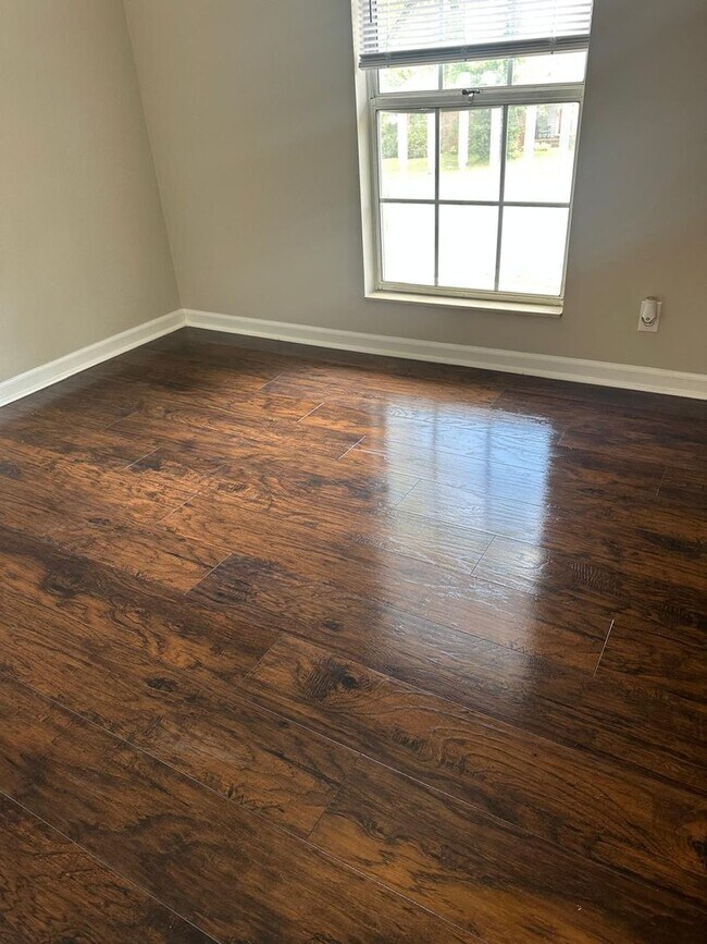 Building Photo - Large two-story colonial style home, Antioch