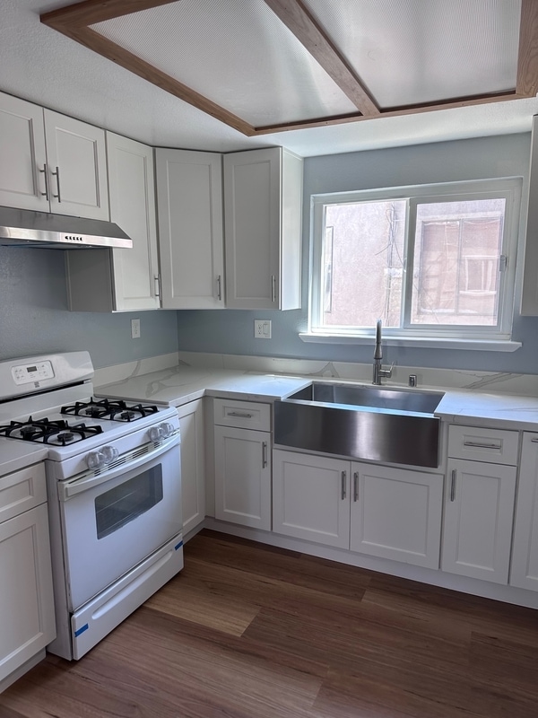 Building Photo - 34 W 7th St