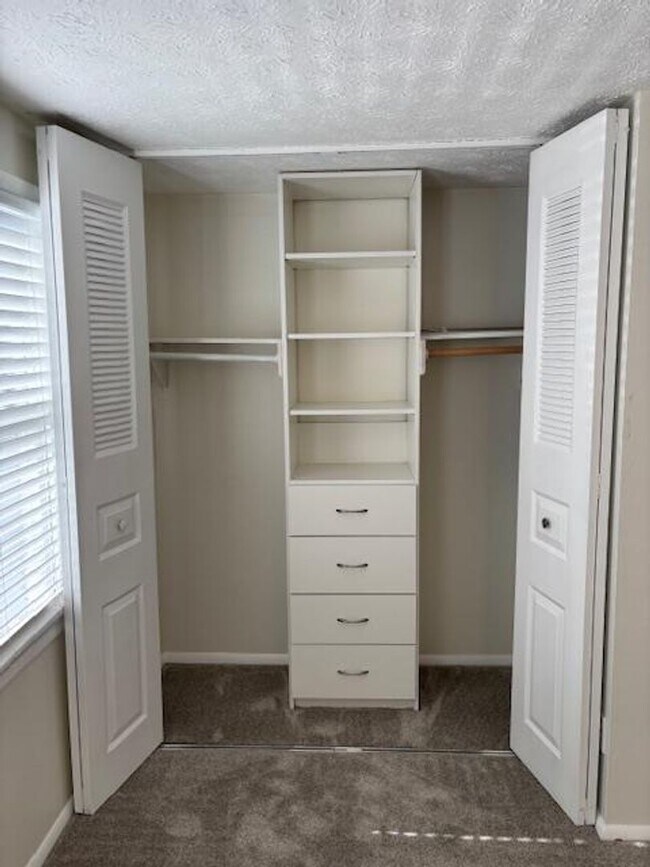 Building Photo - Beautifully Renovated 3-Bedroom, 2.5-Bath ...