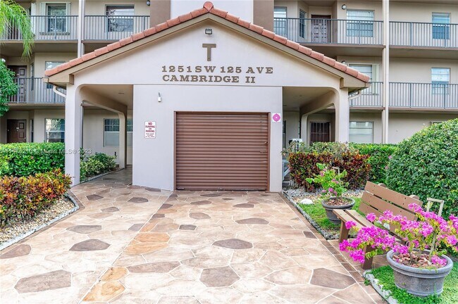 Building Photo - 1251 SW 125th Ave