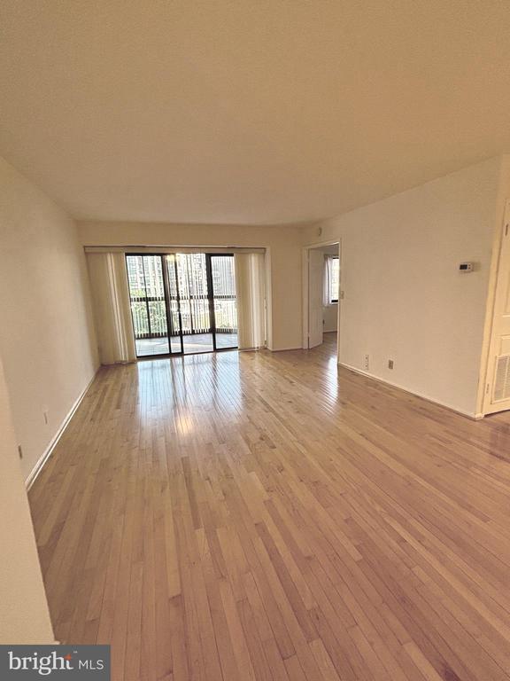 Building Photo - 1600 N Oak St