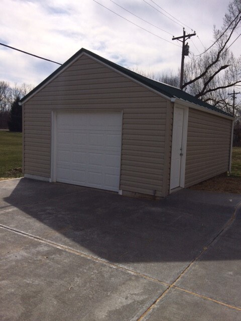 Building Photo - 821 Dubois Rd