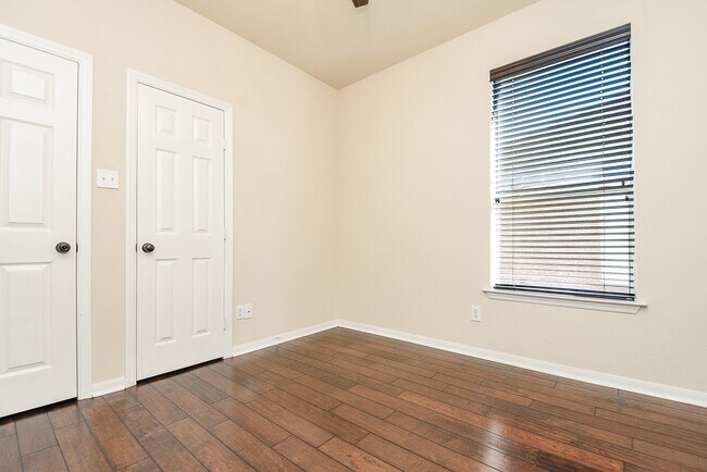 Building Photo - 9135 Edgeloch Dr