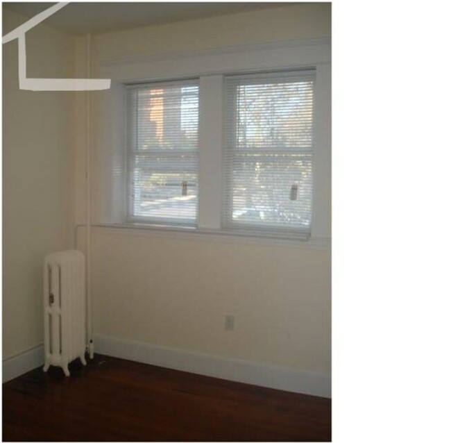 Building Photo - Nicely updated condo in Brookline for Sept...