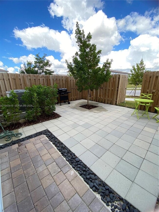 Building Photo - 2627 SE 28th Dr