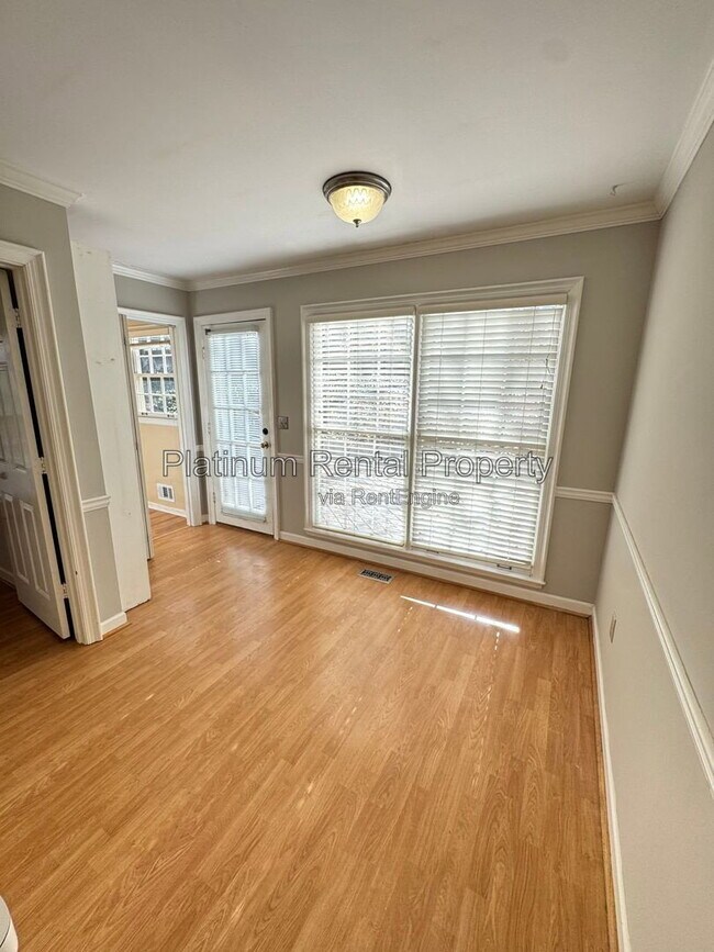 Building Photo - 3000 Mulberry St