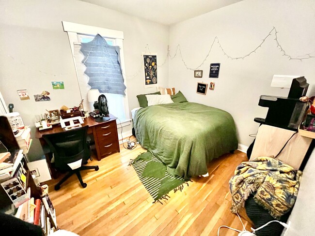 Building Photo - Varsity Management