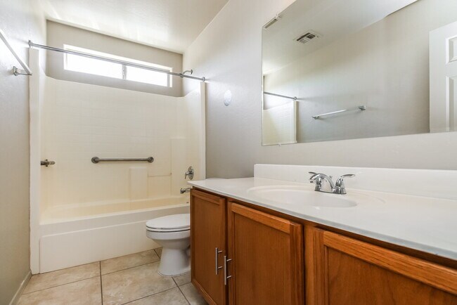 Building Photo - 2623 N Augustine