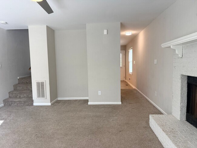 Building Photo - 2922 Glenridge Dr