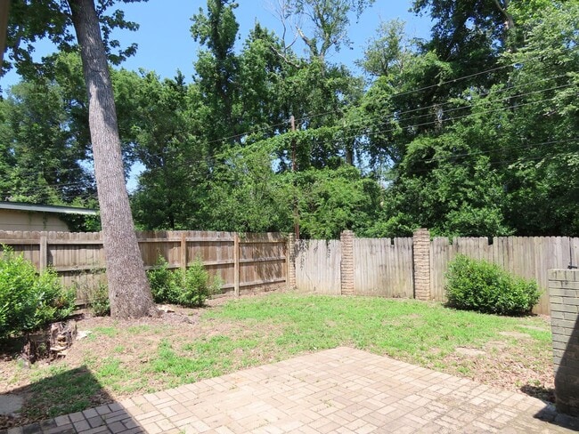 Building Photo - Spacious 3 Bedroom, 2 Bath Duplex in Tyler!