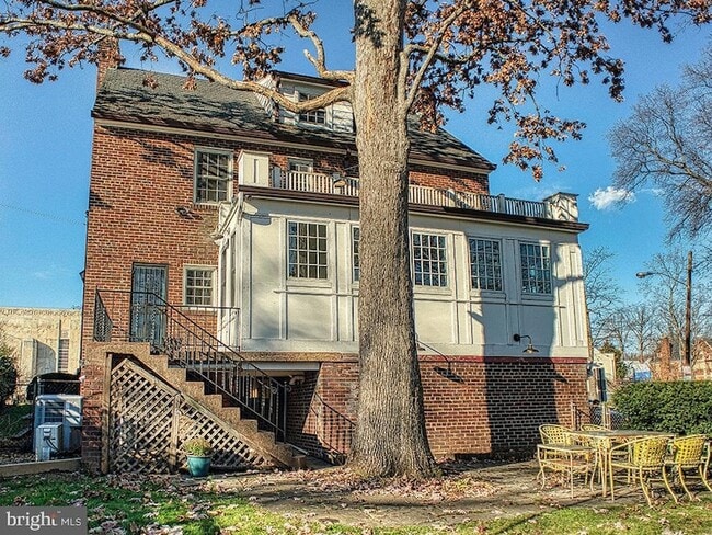 Building Photo - 4643 16th St NW