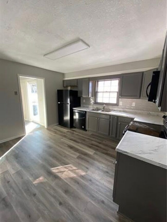 Building Photo - 1313 NW 6th St