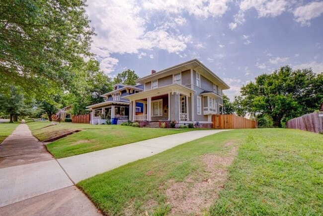 Building Photo - Downtown 3/2.5 Fully Remodeled!