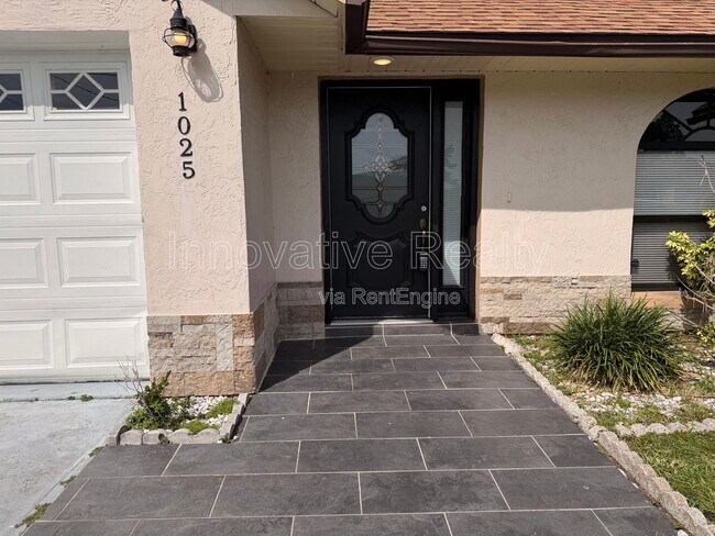 Building Photo - 1025 Derbyshire Dr