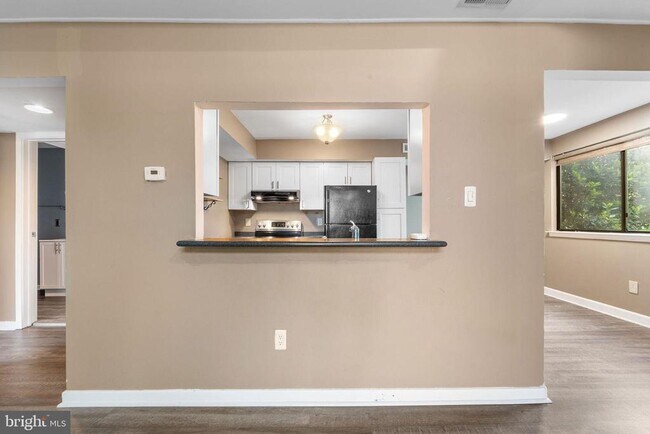 Building Photo - 1512 Roberts Way