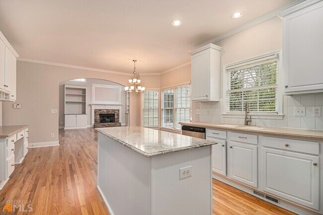 Building Photo - 592 Kenion Forest Way