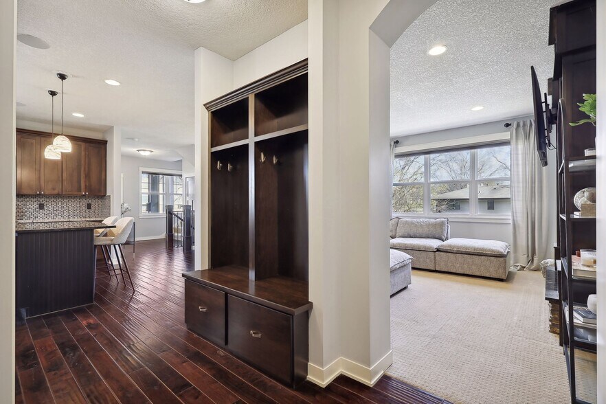 Building Photo - 2019 Louisiana Ave S