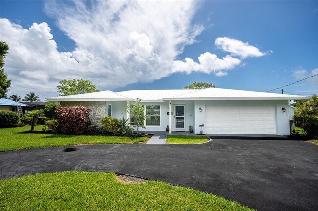 Building Photo - 2066 5th Ct SE